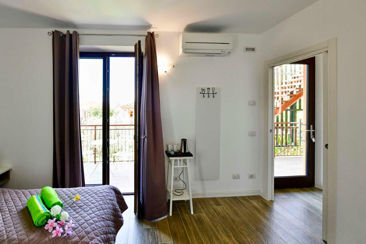 Welcome Traveller Divine Cecile Garda  Exterior photo