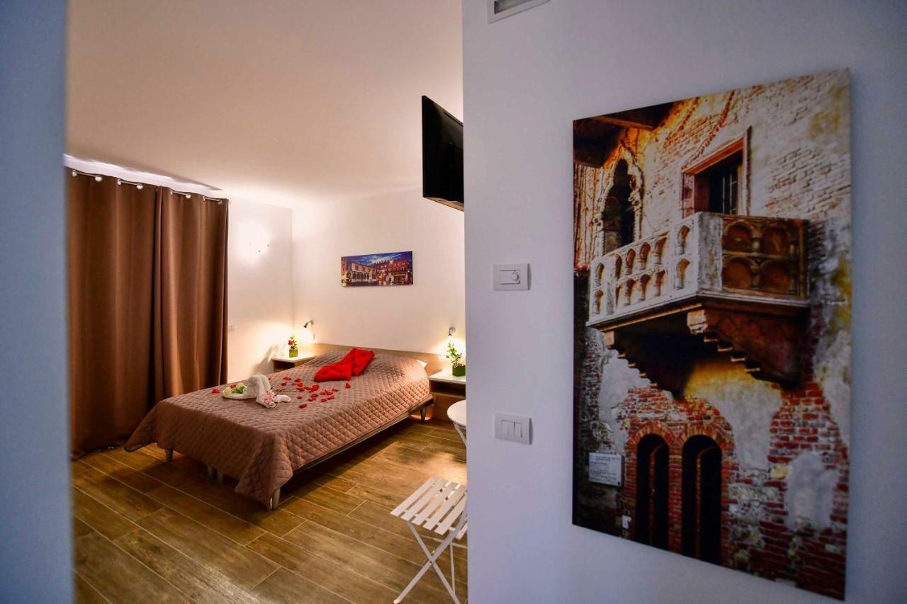 Welcome Traveller Divine Cecile Garda  Exterior photo